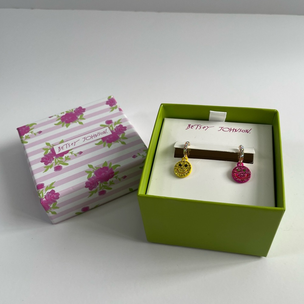 Betsey Johnson | Costume Jewelry Casual Style Earrings - Picture 6 of 7